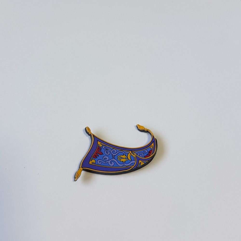 Vintage Disney Aladdin Cast Member Movie Release Bundle- Pins Keychains Magnets - Picture 10 of 12